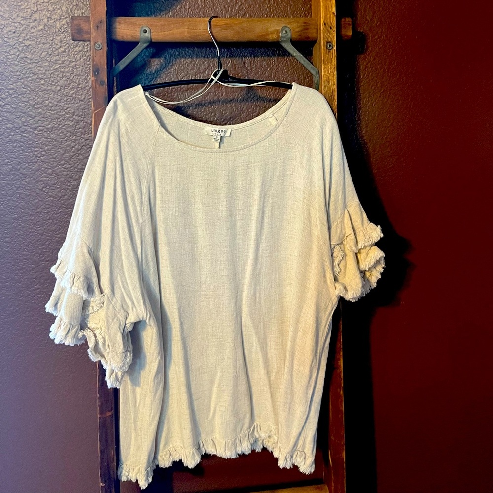 Loose cream top